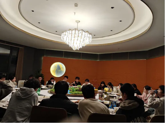 云飞扬成员聚餐交流